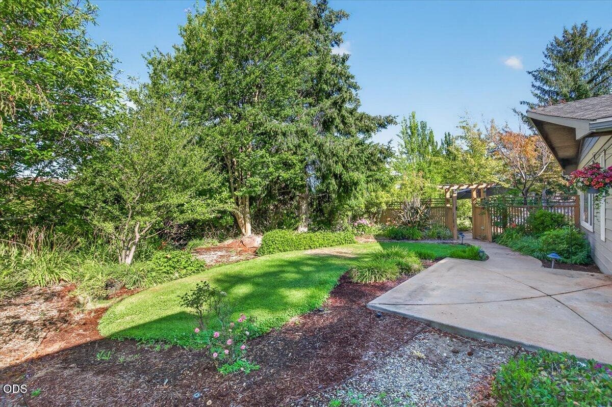 Photo of 3415 Calle Vista Drive 5 of 42