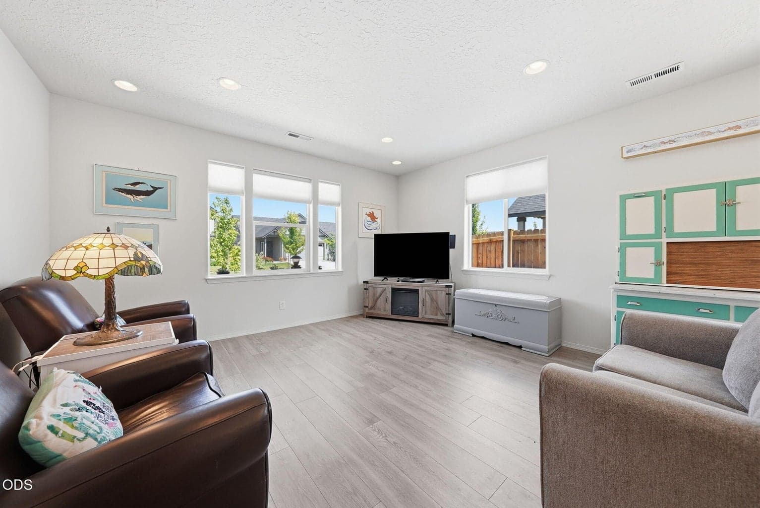 Photo of 2576 Teak 5 of 37