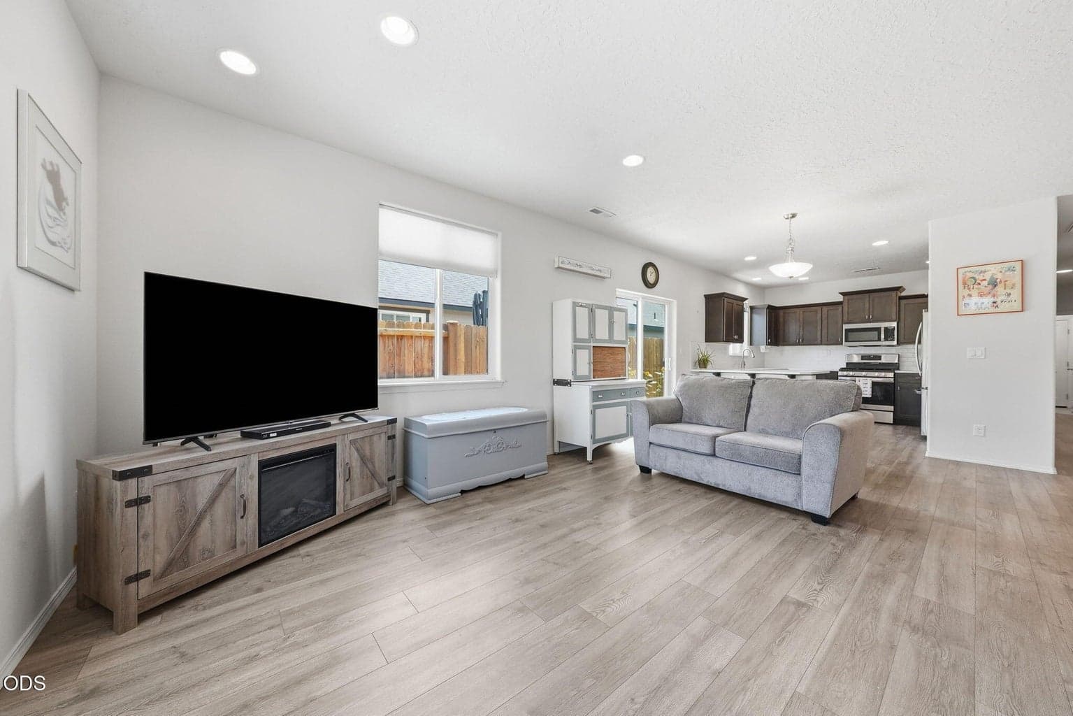 Photo of 2576 NW Teak Place 6 of 37