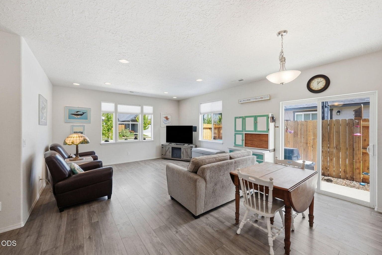 Photo of 2576 NW Teak Place 8 of 37