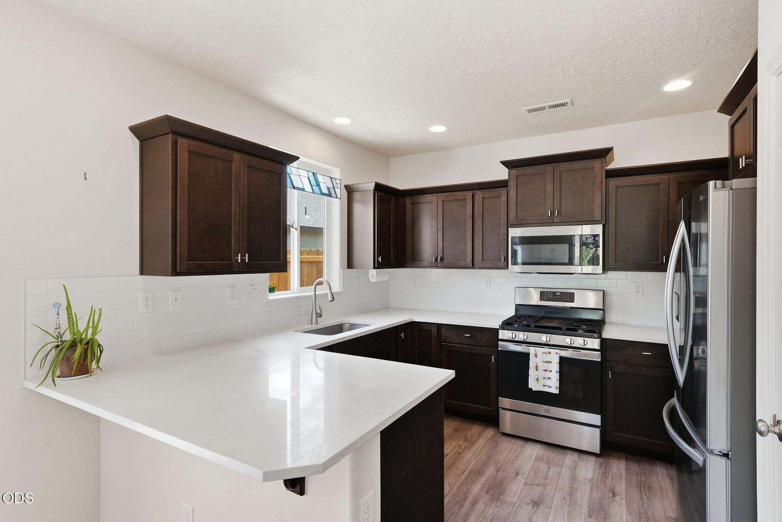 Photo of 2576 NW Teak Place 11 of 37