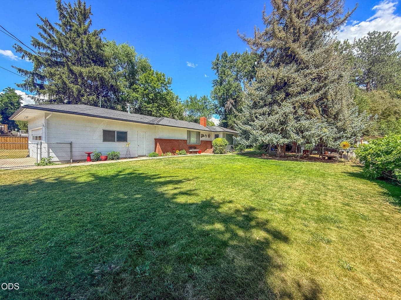 Photo of 206 Claypool Street 2 of 27