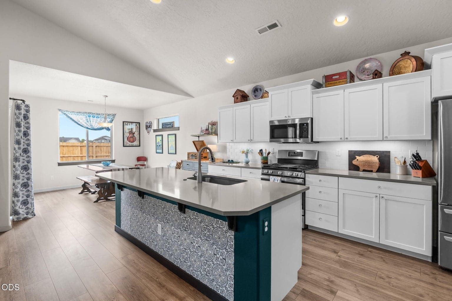 Photo of 1546 NW Varnish Place 6 of 28