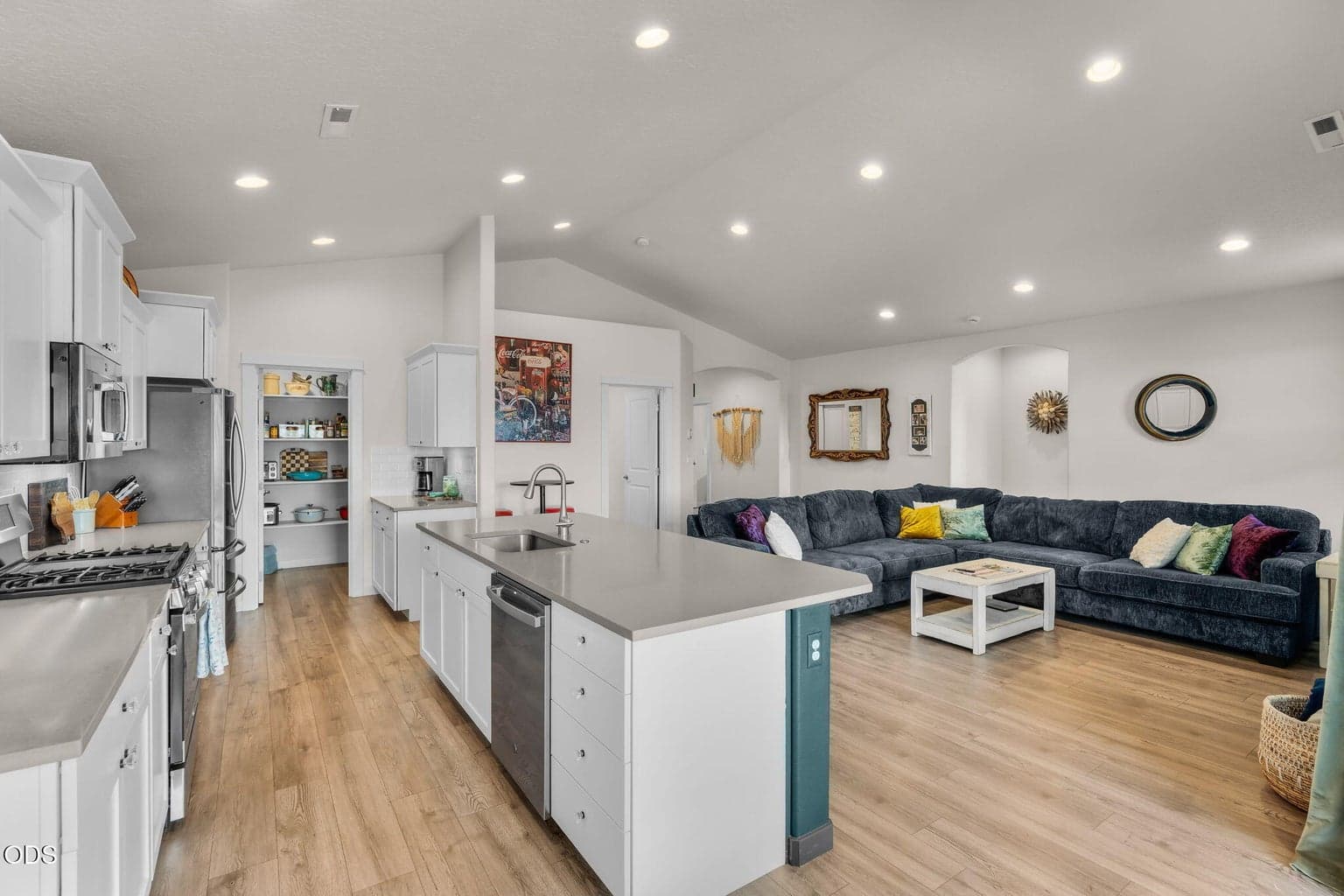 Photo of 1546 NW Varnish Place 9 of 28