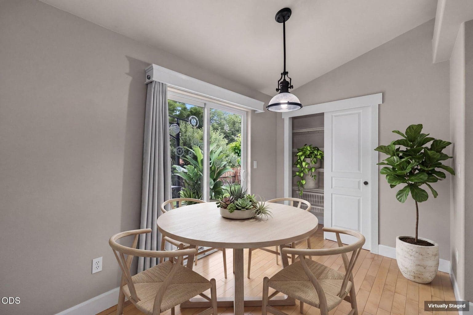 Photo of 2041 SW Obsidian Avenue 11 of 49