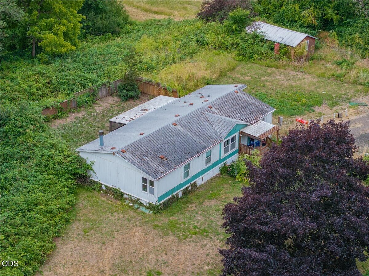 Photo of 1096 Bryant Way 6 of 28