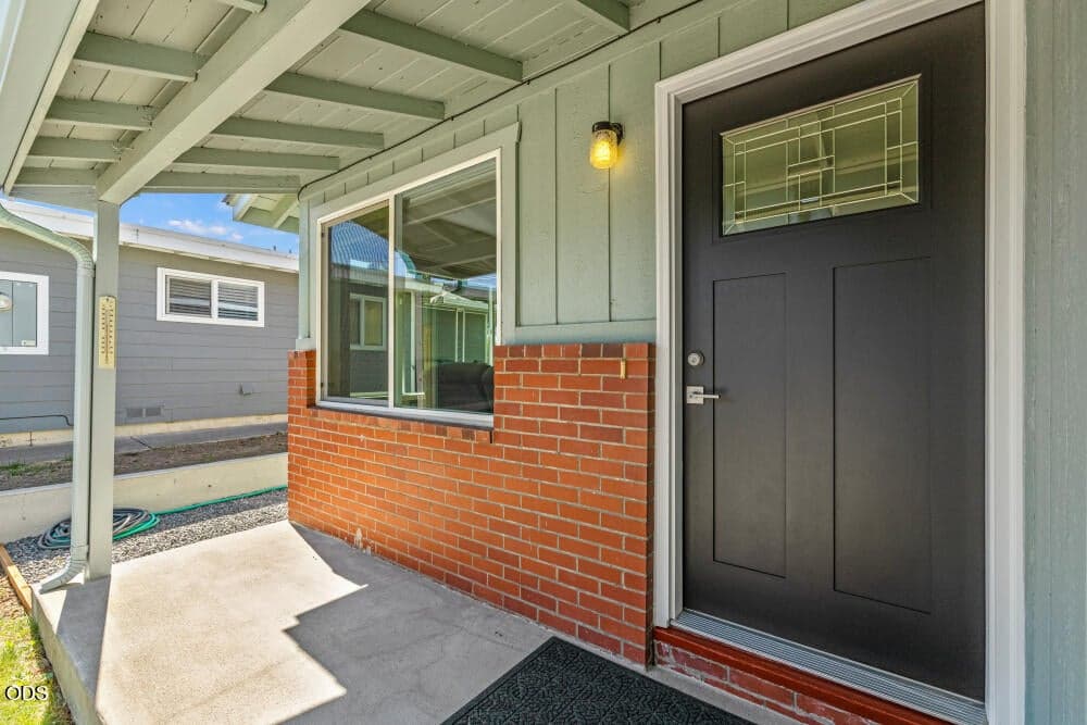 Photo of 620 Mount Pitt Street 2 of 16