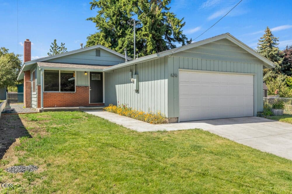 Photo of 620 Mount Pitt Street 1 of 16