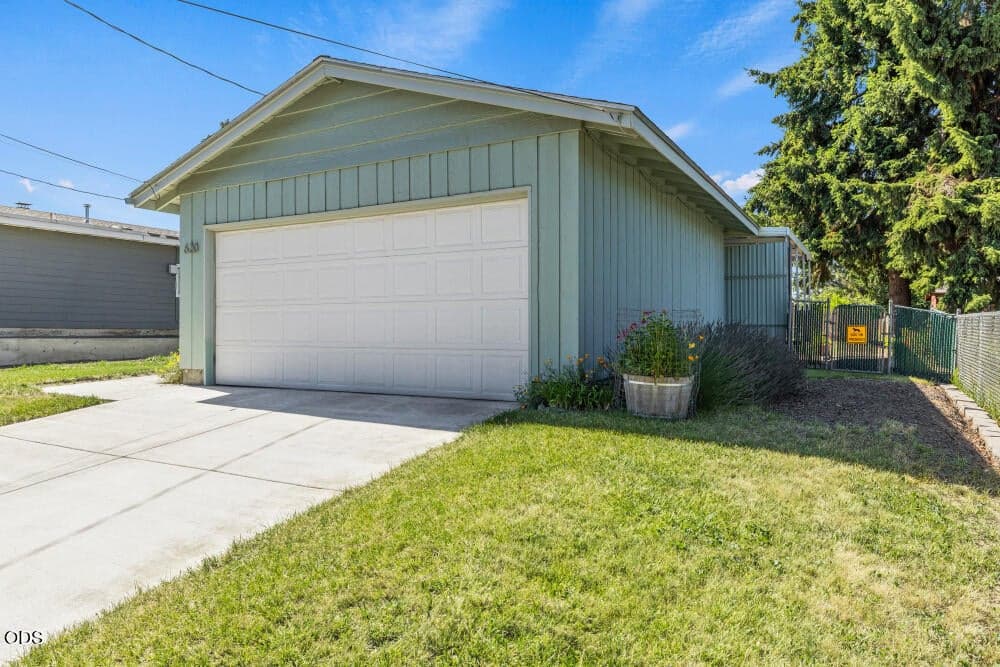 Photo of 620 Mount Pitt Street 3 of 16