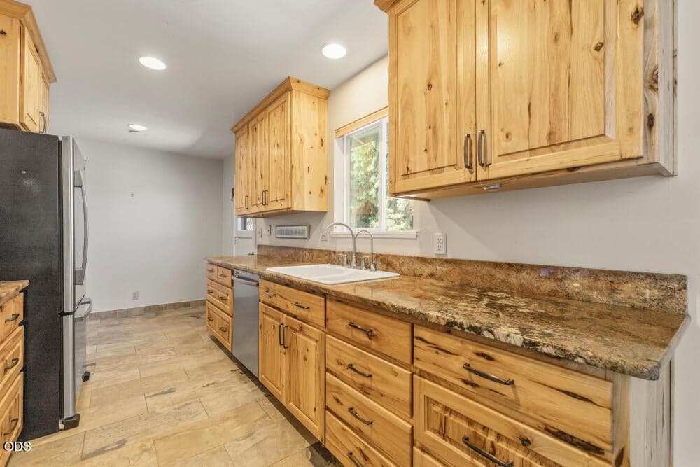 Photo of 620 Mount Pitt Street 4 of 16