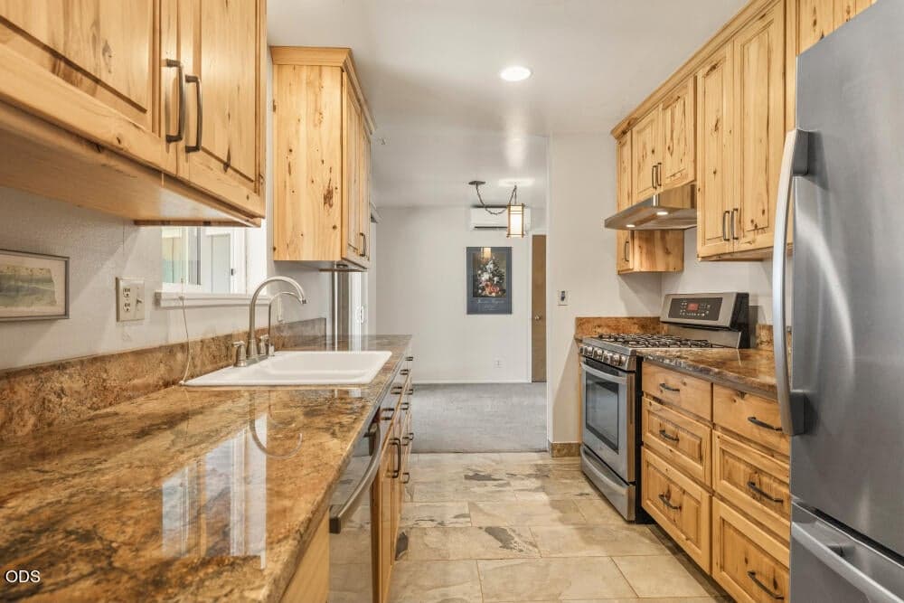 Photo of 620 Mount Pitt Street 5 of 16