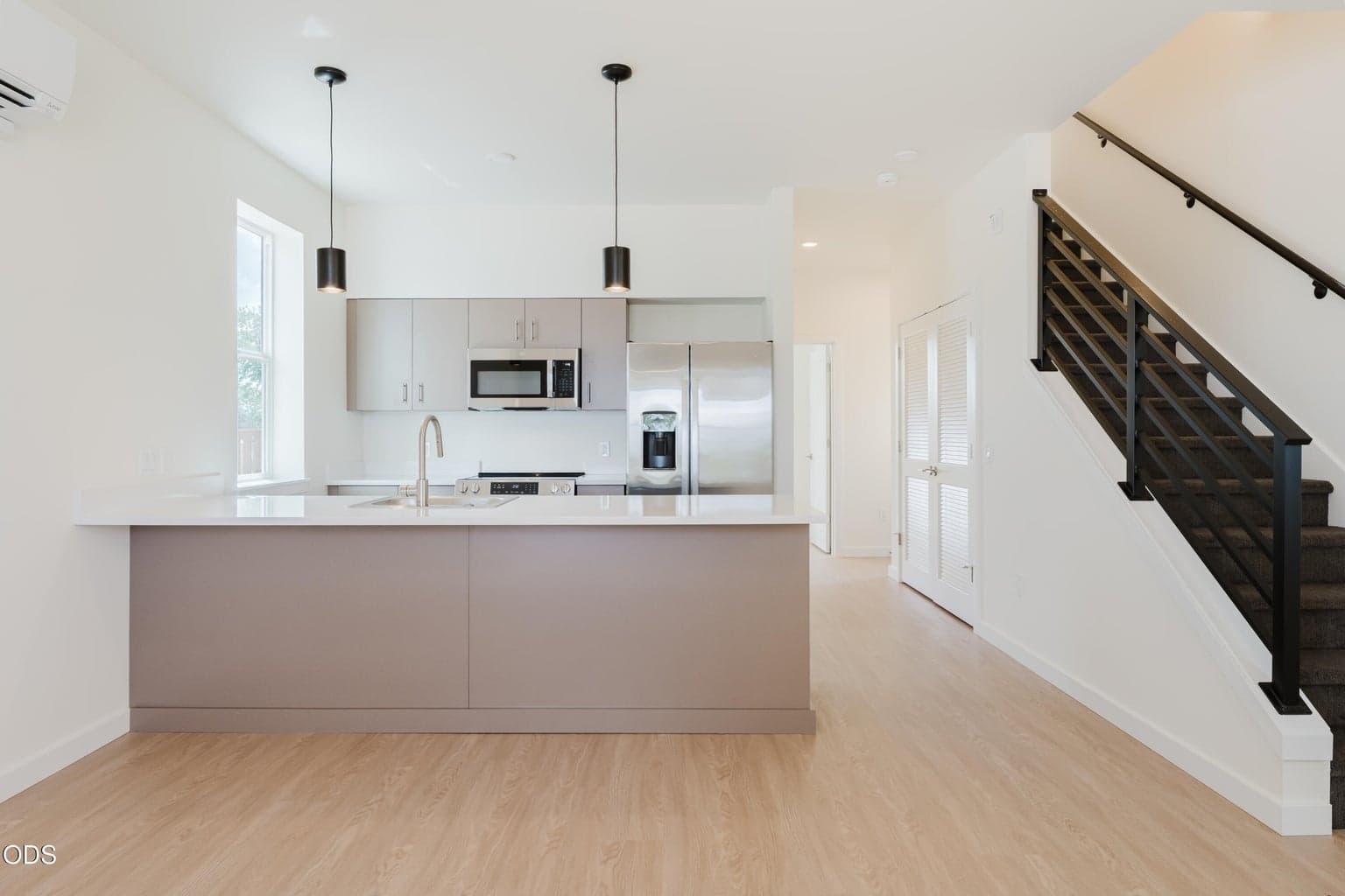 Photo of 317 17th Street 4 of 27
