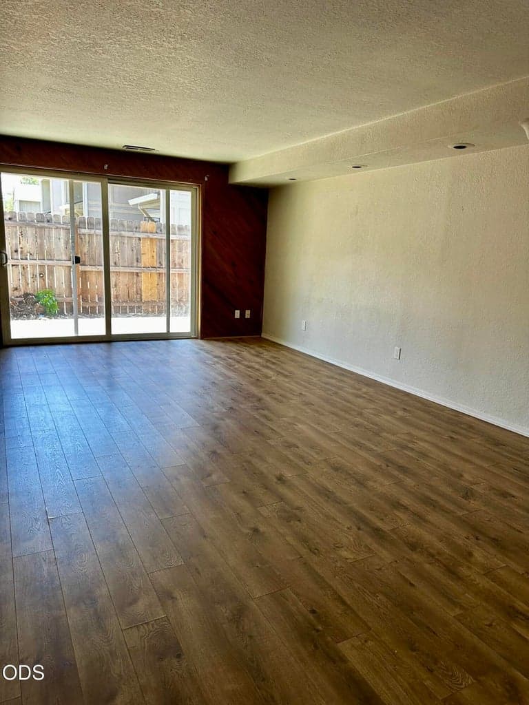 Photo of 1111 Stevens Street 2 of 11
