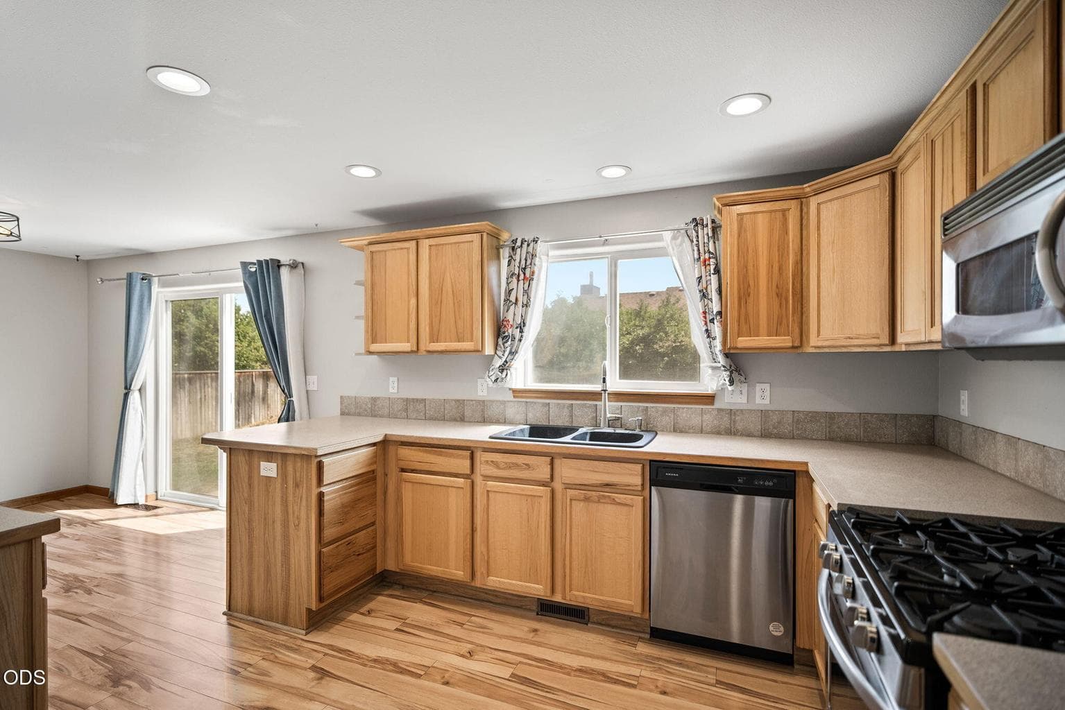 Photo of 1924 NW Joshua Tree Court 12 of 32