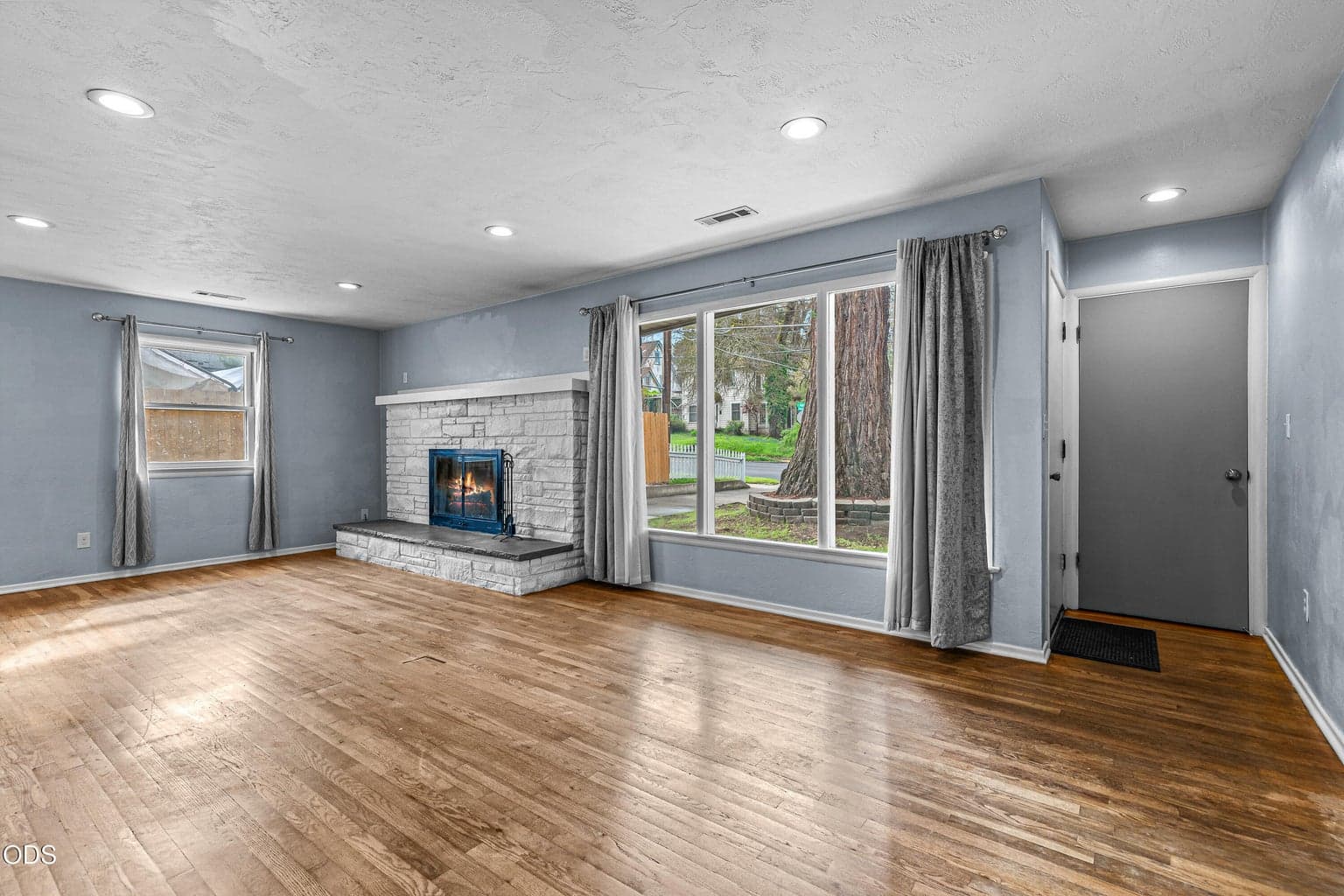 Photo of 1415 Main Street 5 of 21