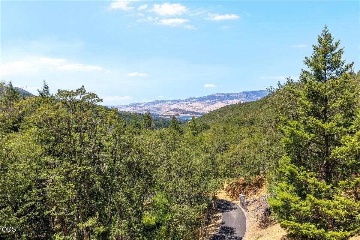 Photo of 3729 Old Highway 99 5 of 25