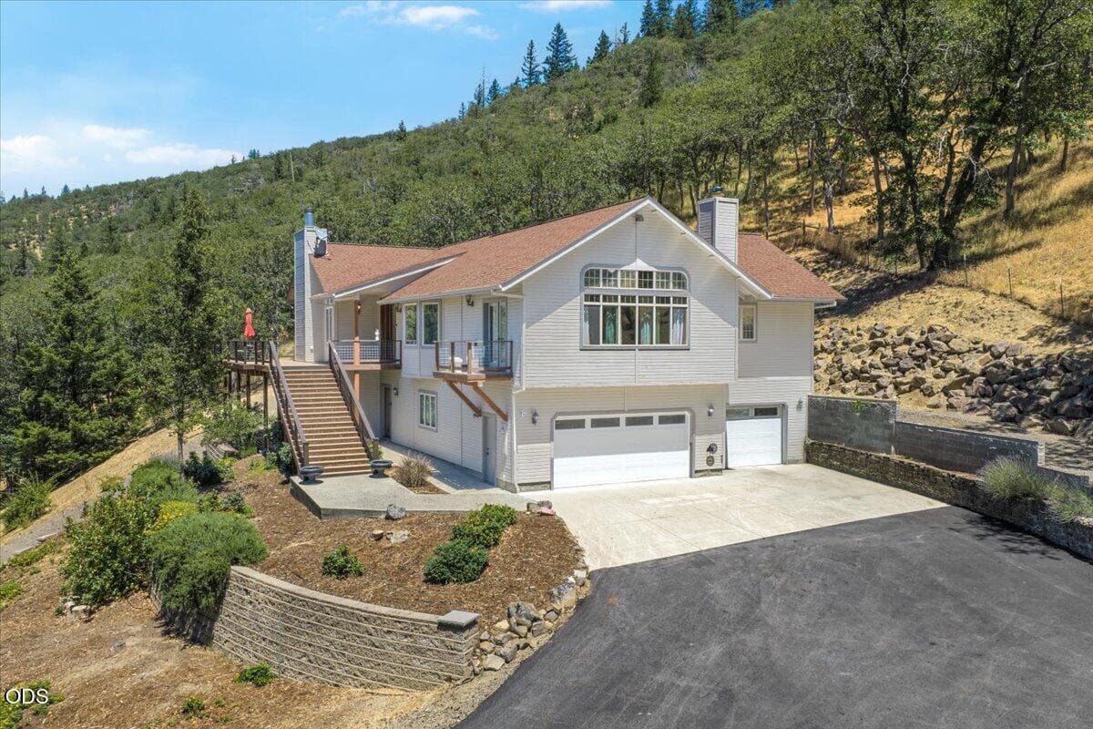 Photo of 3729 Old Highway 99 3 of 25