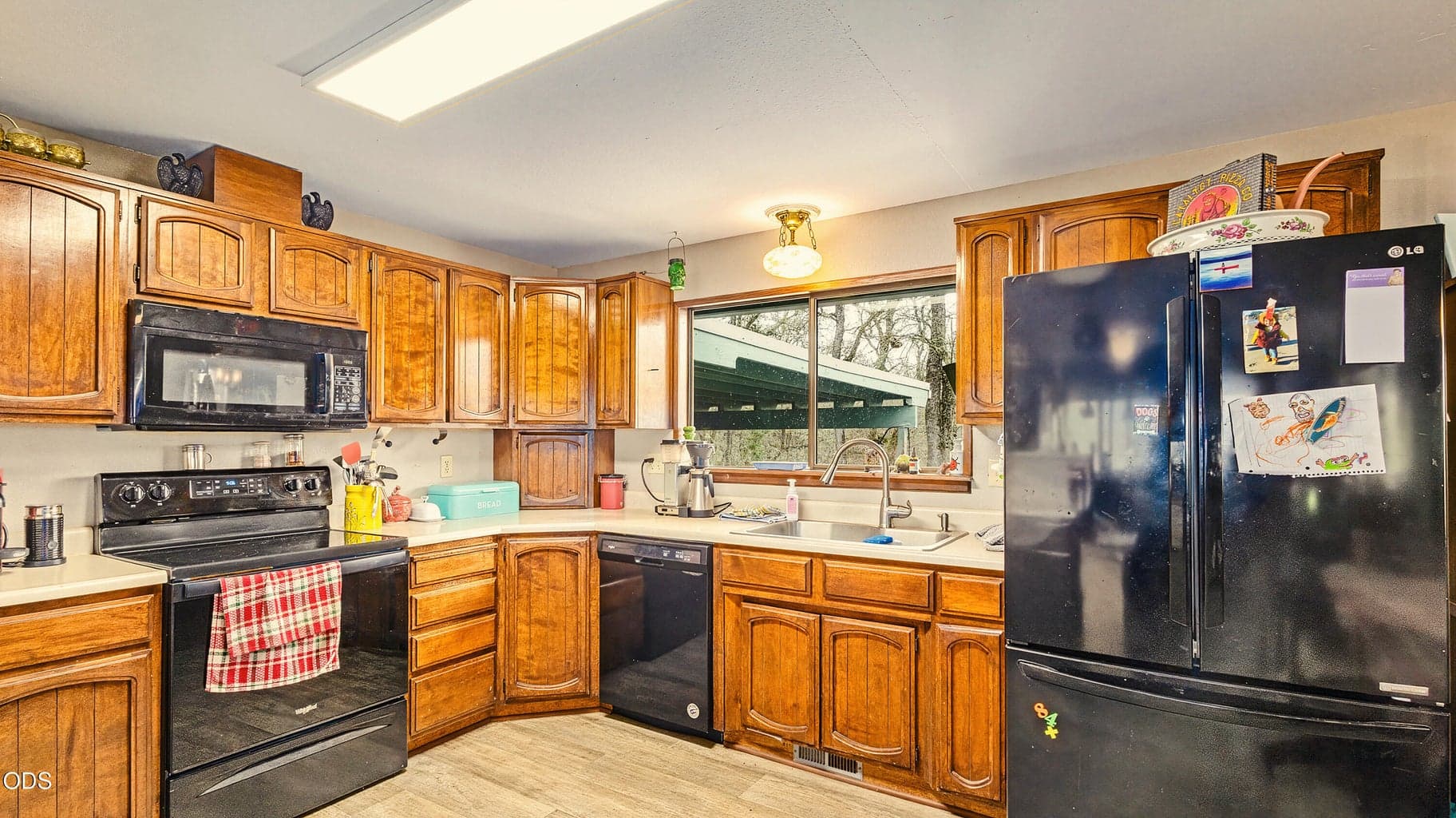 Photo of 300 6th Street 4 of 32