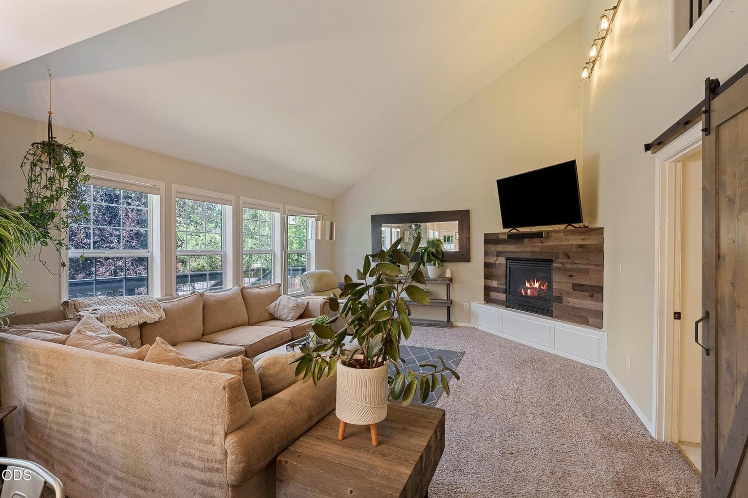 Photo of 2979 NE Alpenglow Place 14 of 48
