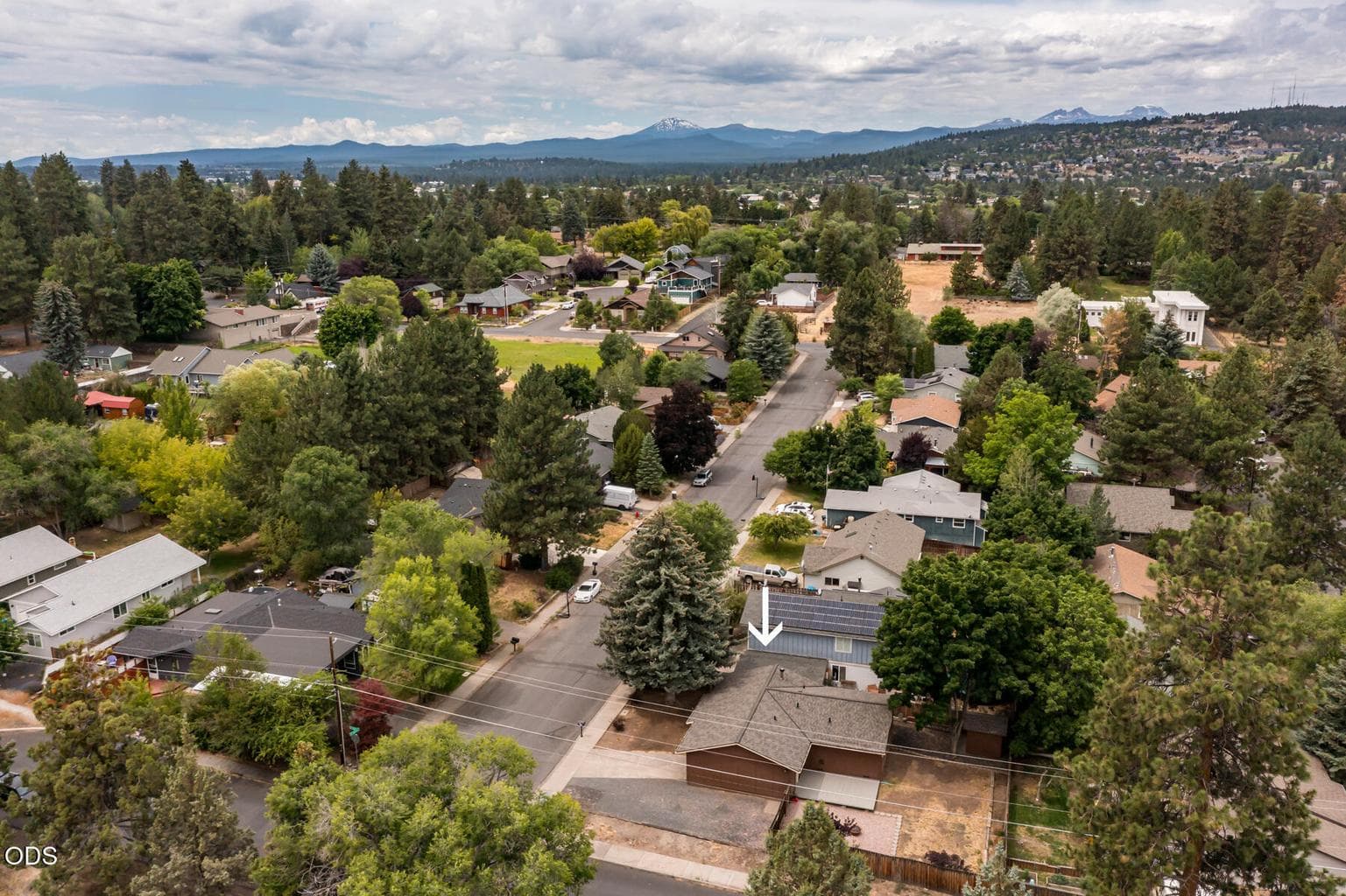 Photo of 1170 NE Ulysses Drive 7 of 32