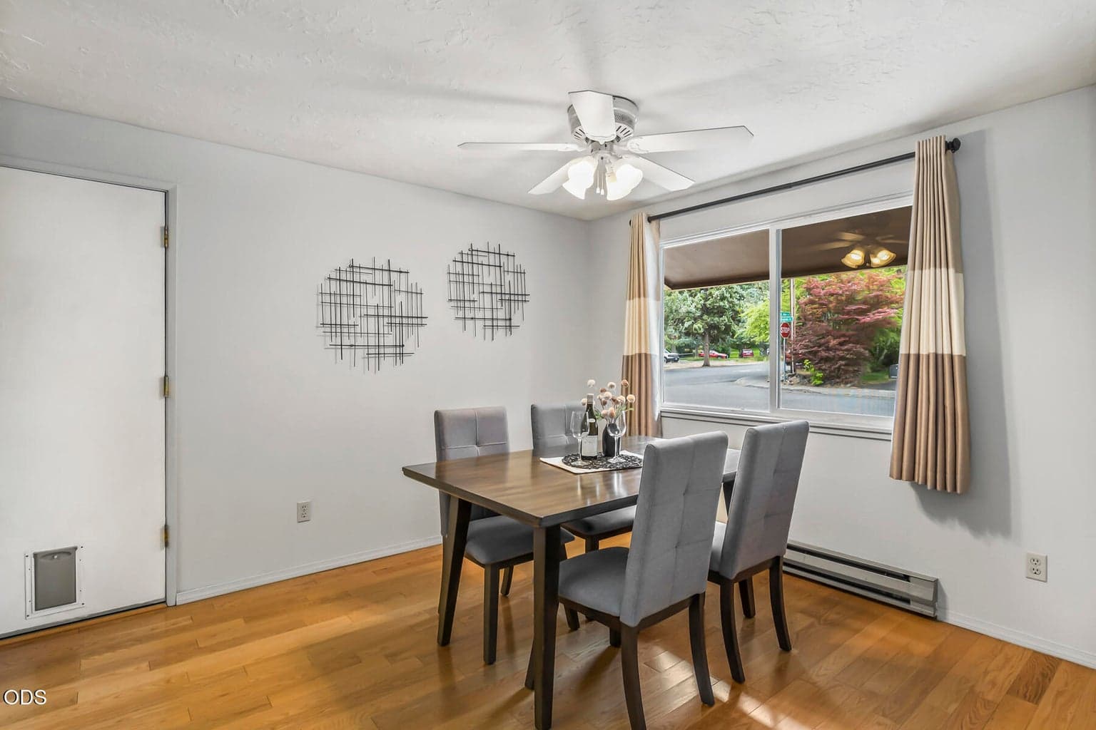 Photo of 1170 NE Ulysses Drive 13 of 32