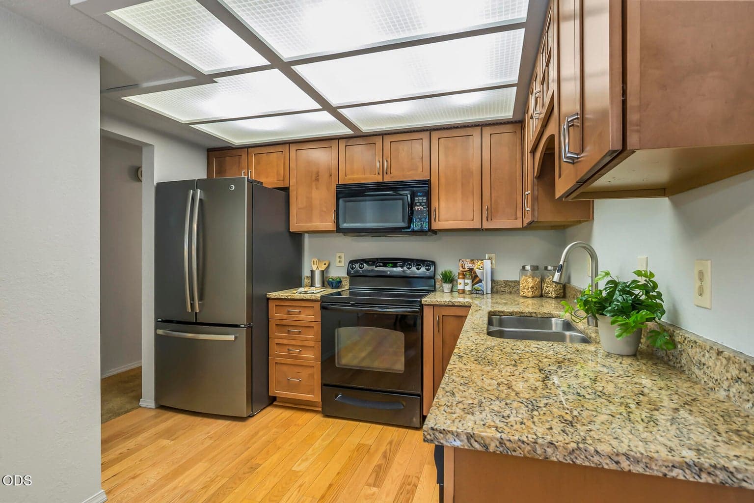 Photo of 1170 NE Ulysses Drive 16 of 32