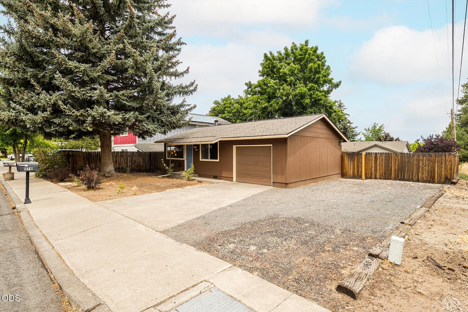 Photo of 1170 NE Ulysses Drive 6 of 32