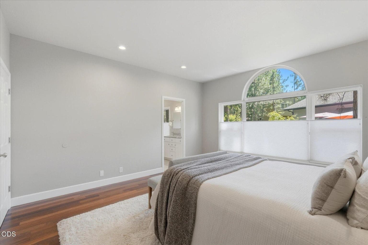 Photo of 2651 NW Nordic Avenue 23 of 53