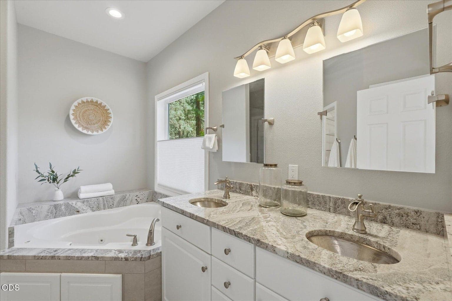 Photo of 2651 NW Nordic Avenue 27 of 53