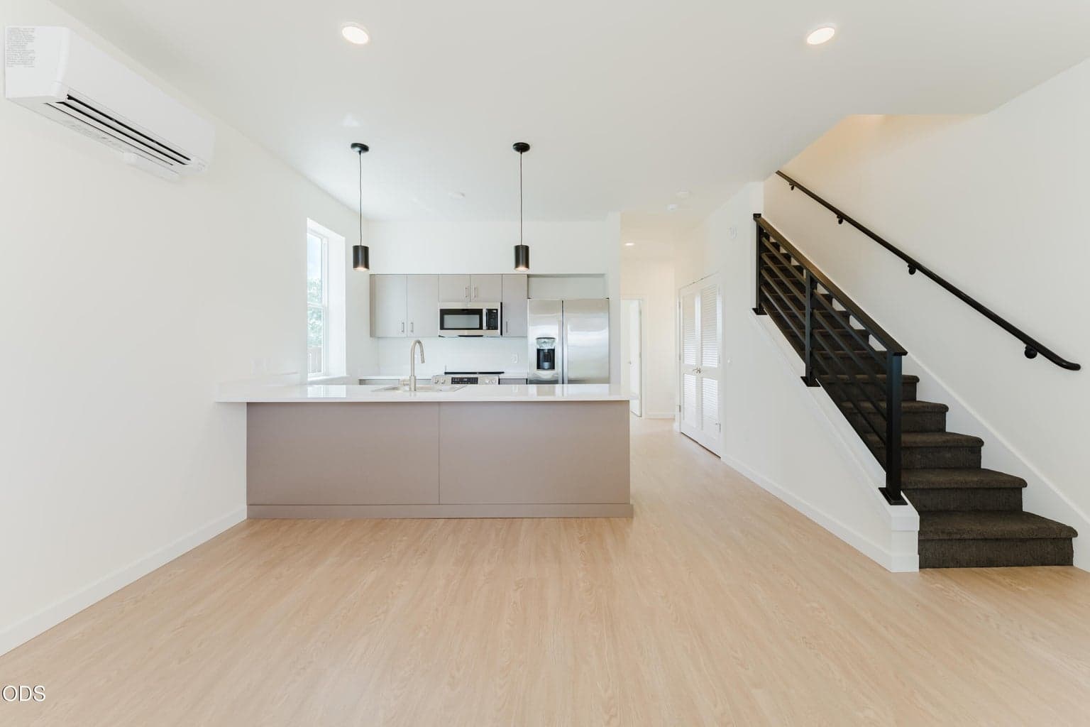 Photo of 317 17th Street 5 of 27