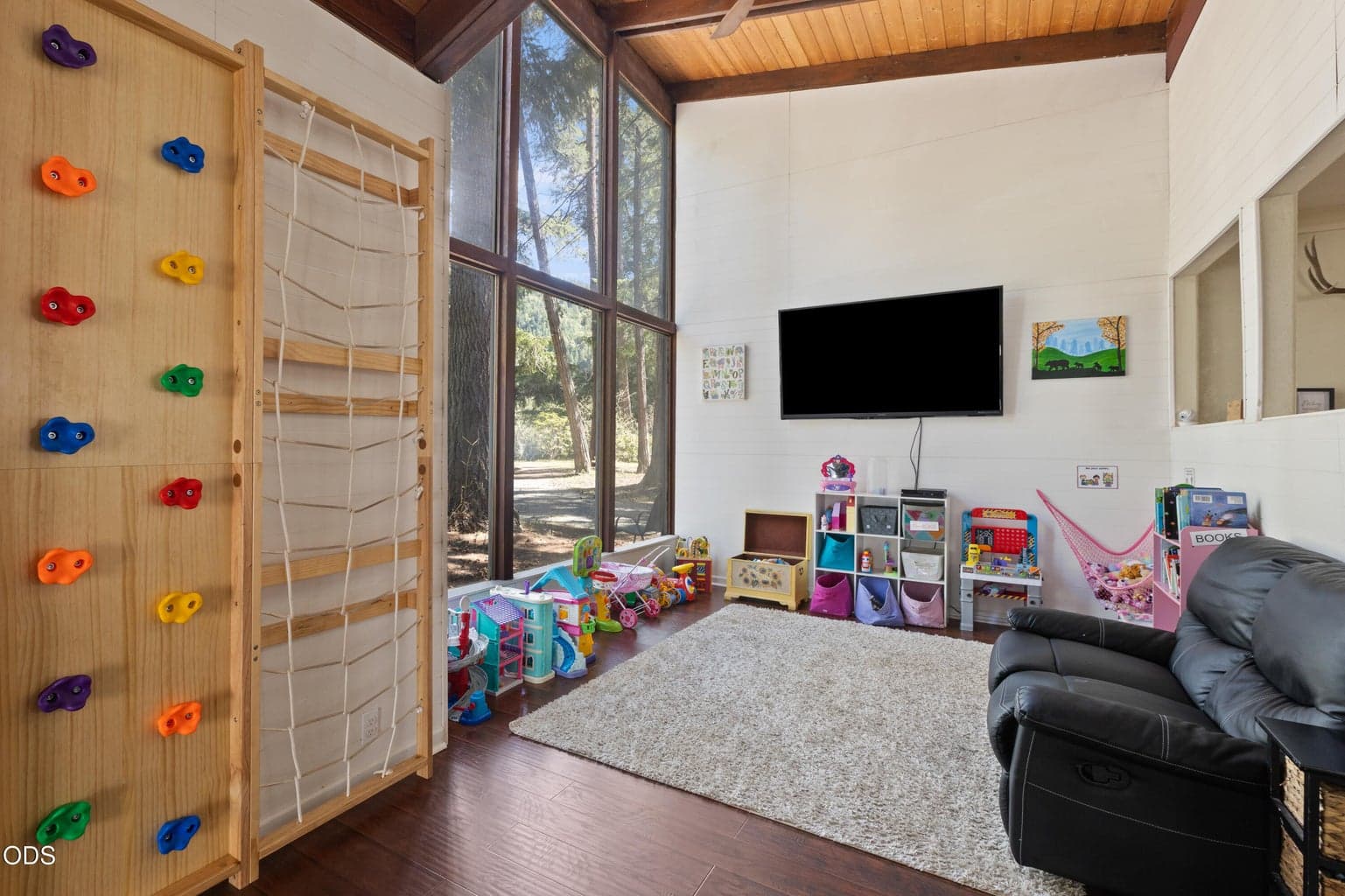Photo of 1293 Starveout Creek Road 3 of 51