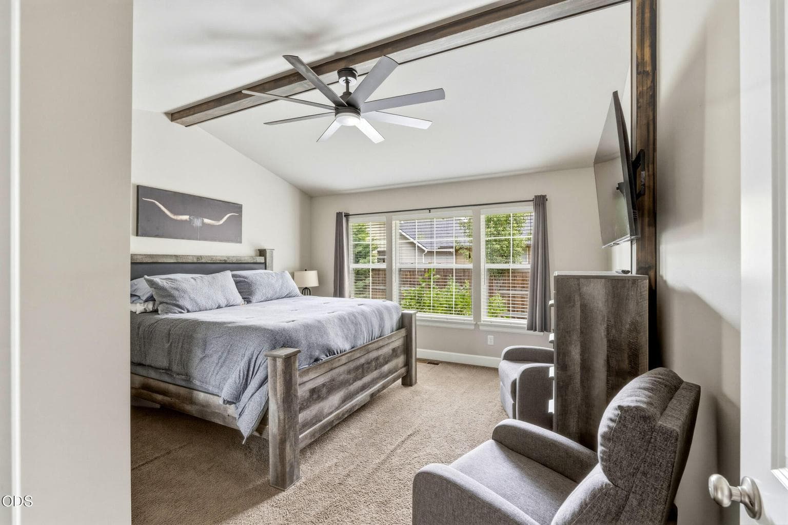 Photo of 432 NE Oak Avenue 14 of 34