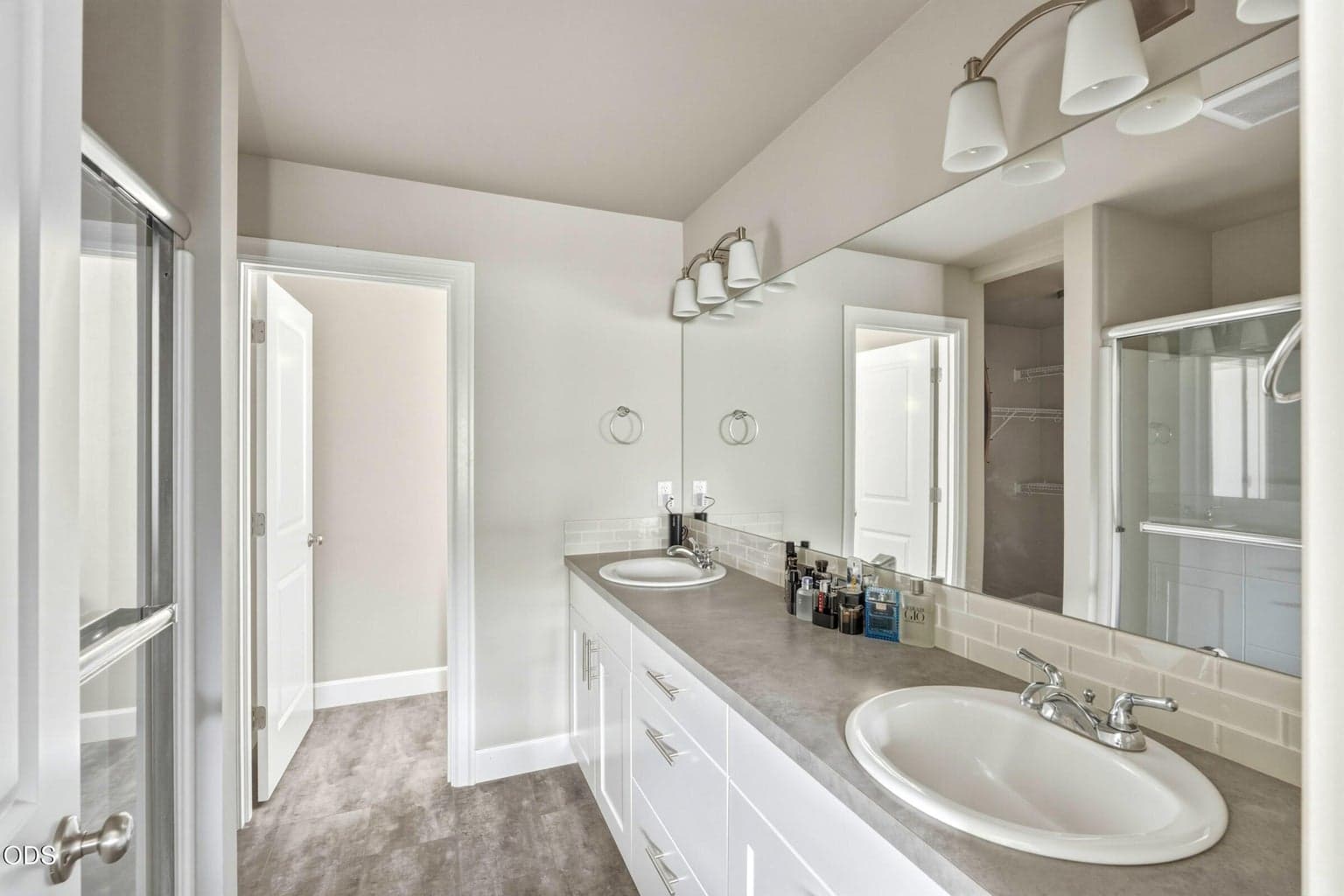 Photo of 432 NE Oak Avenue 17 of 34