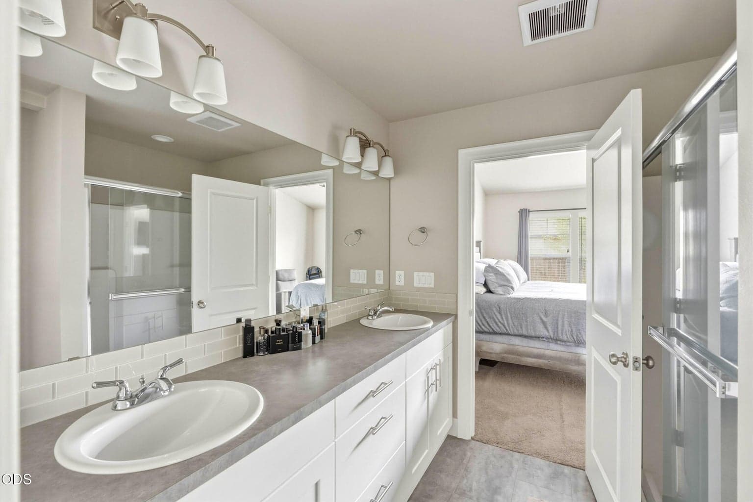 Photo of 432 NE Oak Avenue 18 of 34