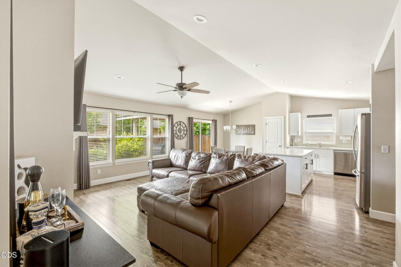 Photo of 432 NE Oak Avenue 6 of 34