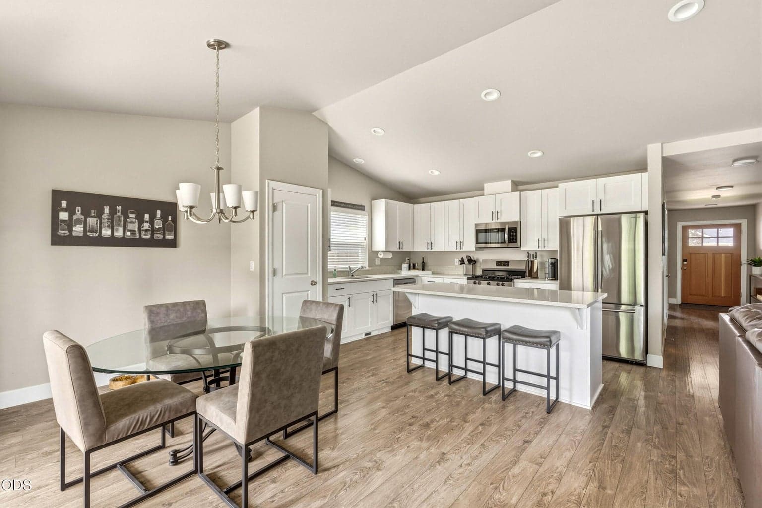 Photo of 432 NE Oak Avenue 8 of 34