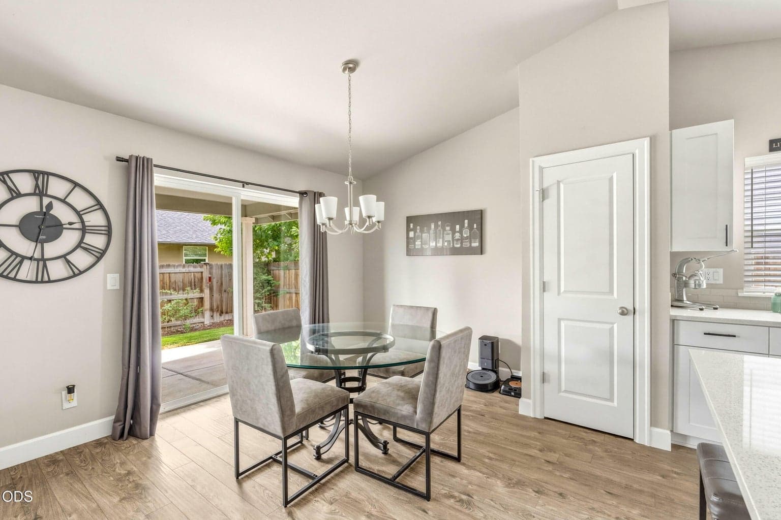 Photo of 432 NE Oak Avenue 9 of 34