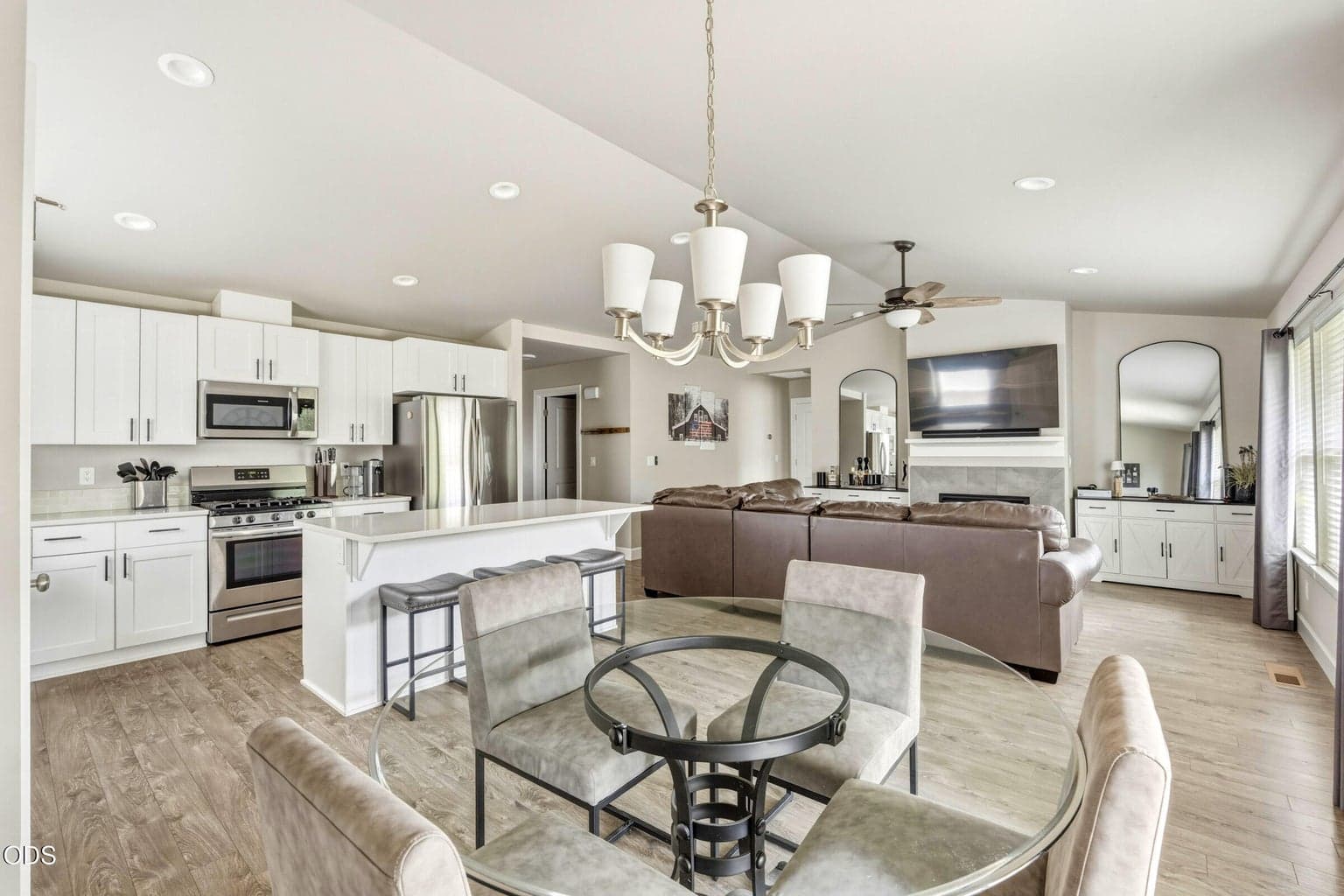 Photo of 432 NE Oak Avenue 10 of 34