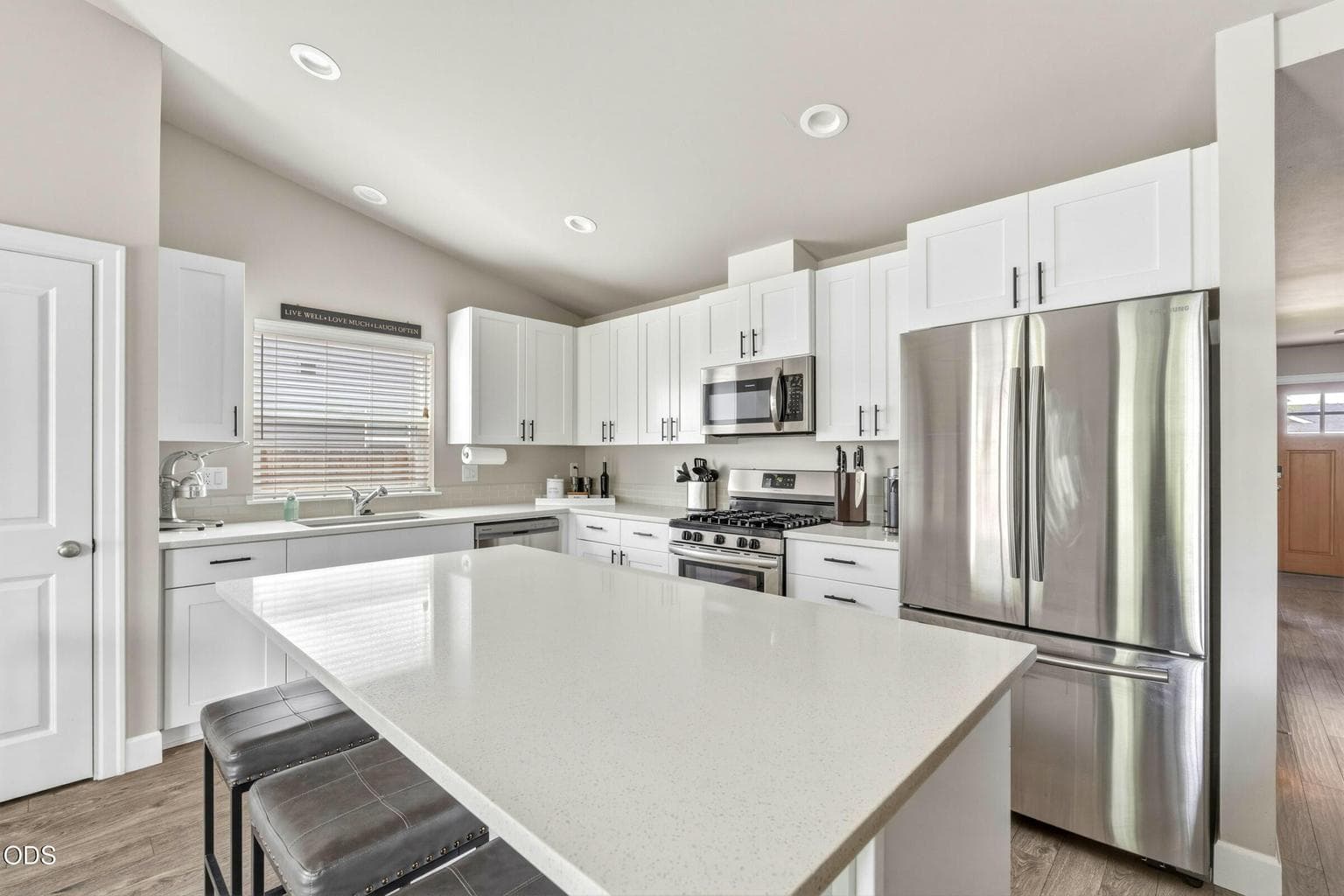 Photo of 432 NE Oak Avenue 11 of 34