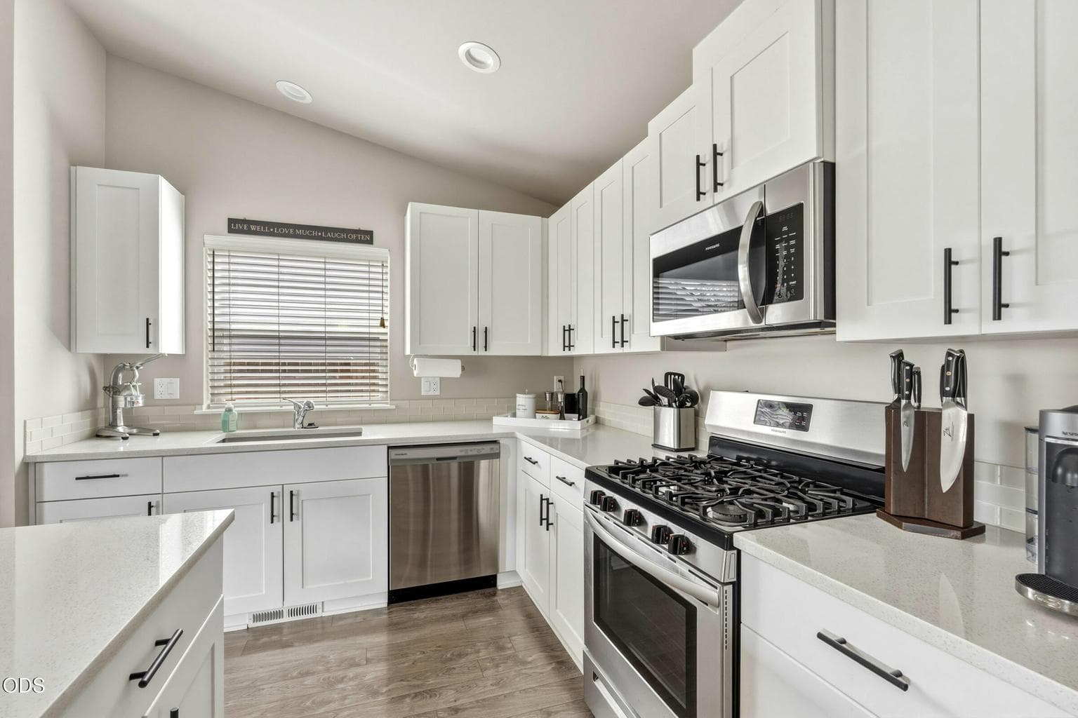 Photo of 432 NE Oak Avenue 12 of 34