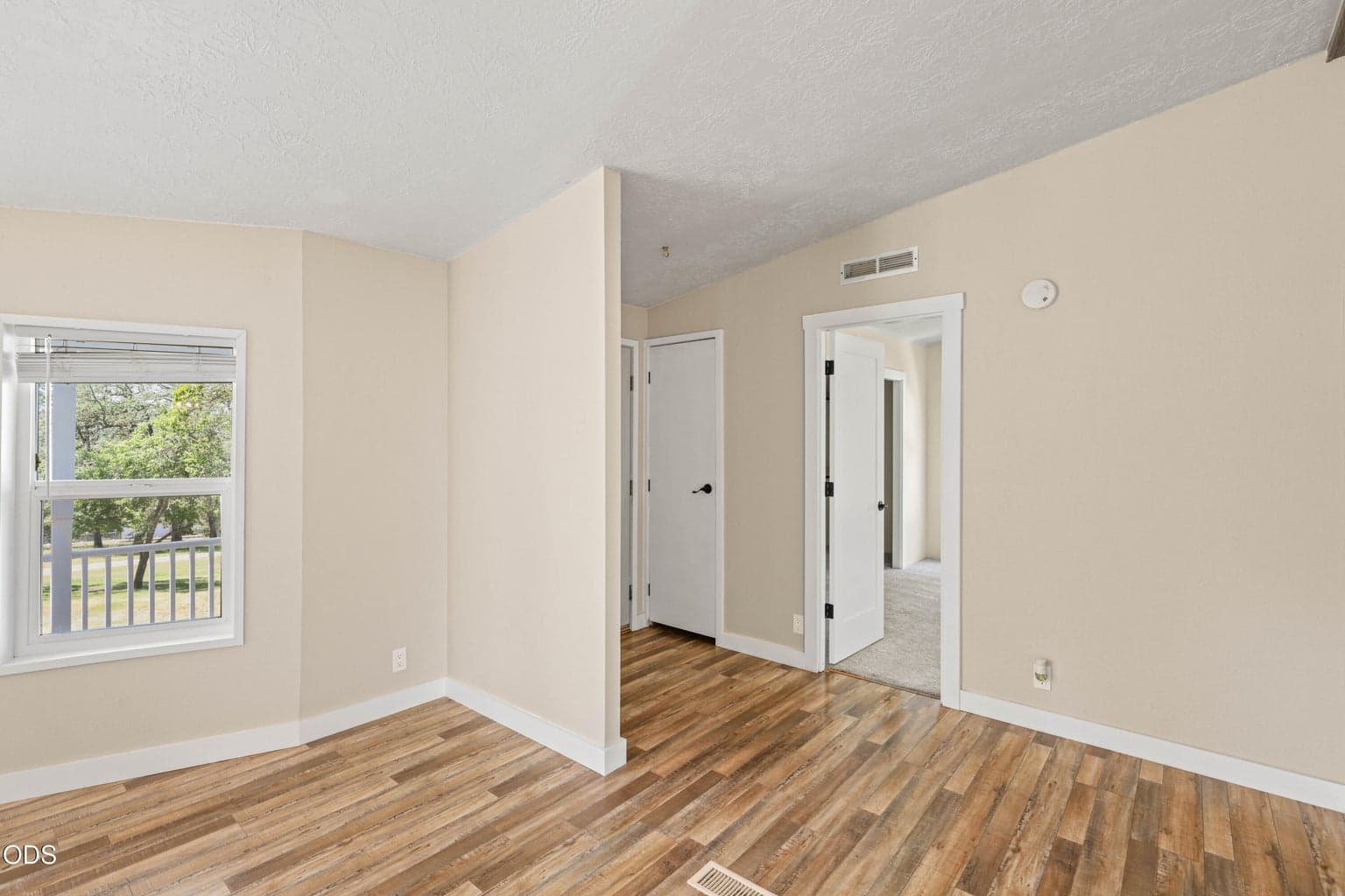 Photo of 235 Dearing Way 4 of 32
