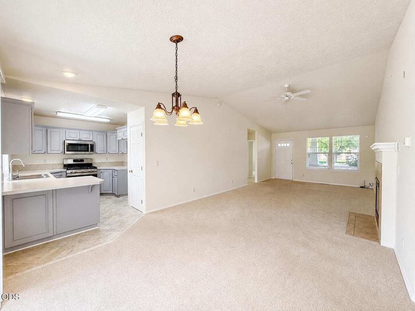 Photo of 758 NE Sandstone Court 6 of 16