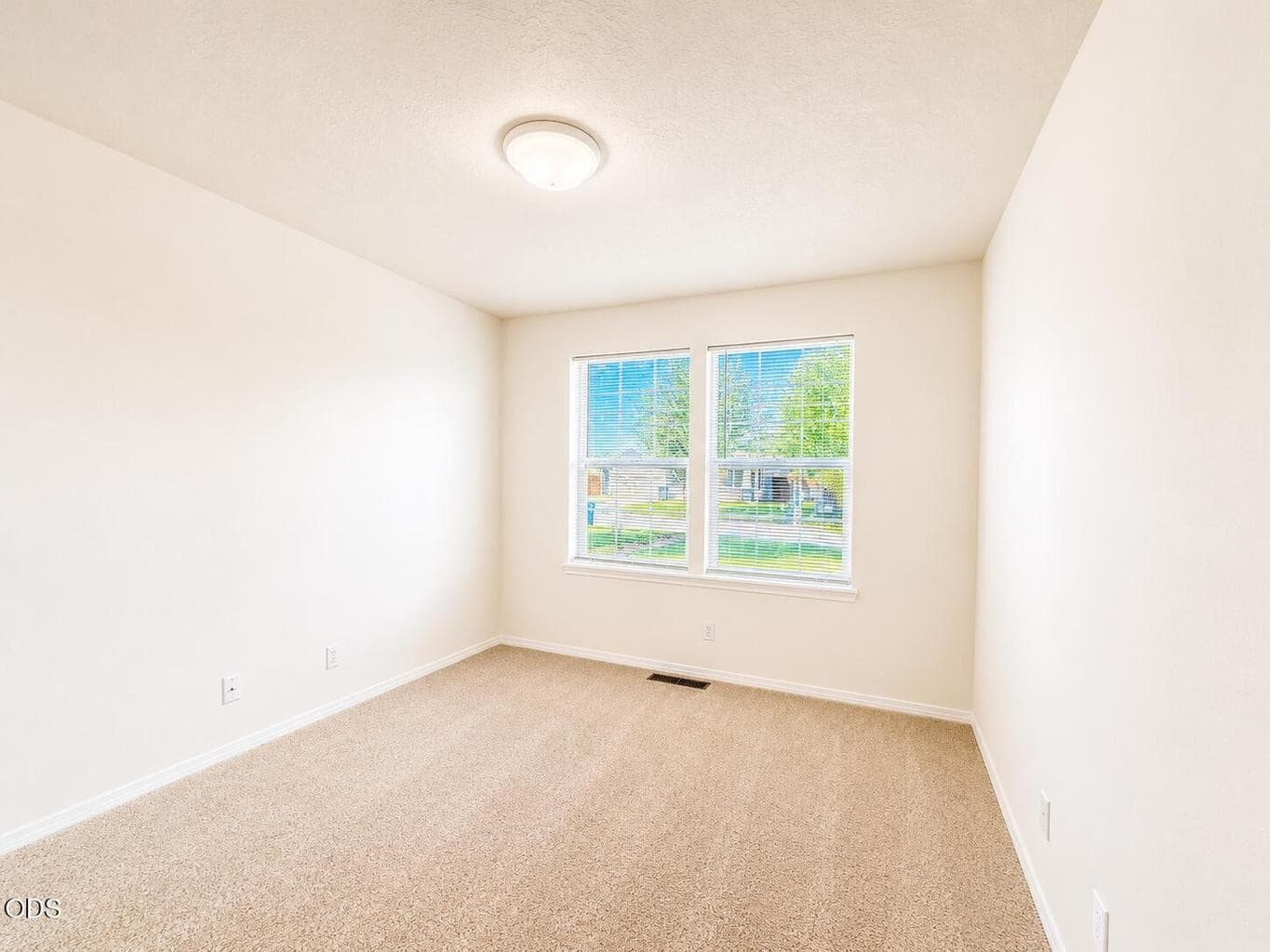 Photo of 758 NE Sandstone Court 11 of 16