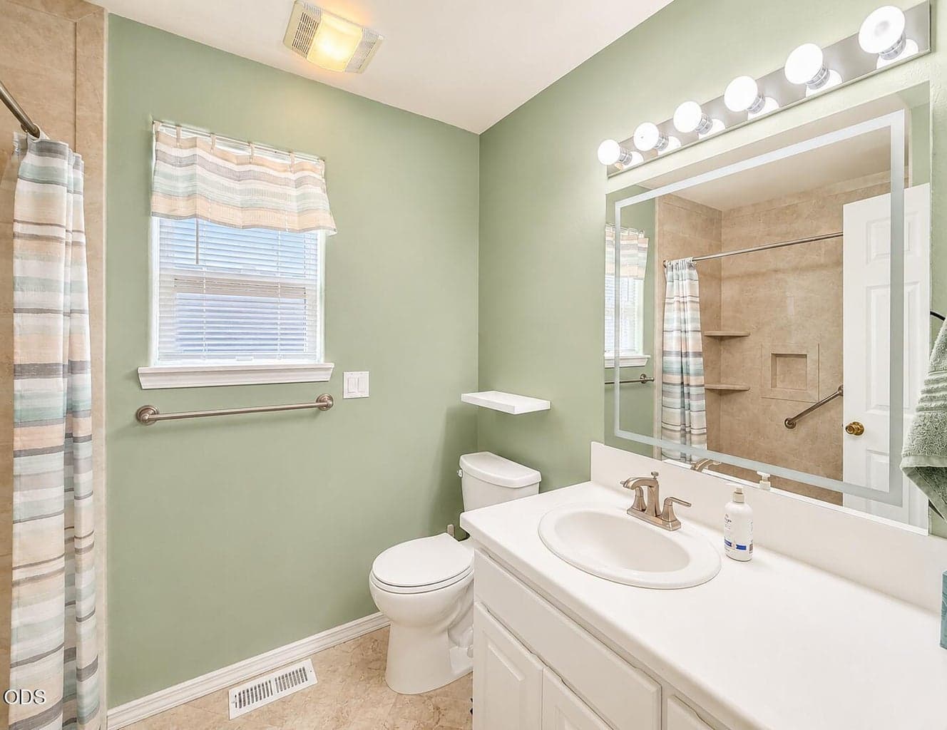 Photo of 758 NE Sandstone Court 12 of 16