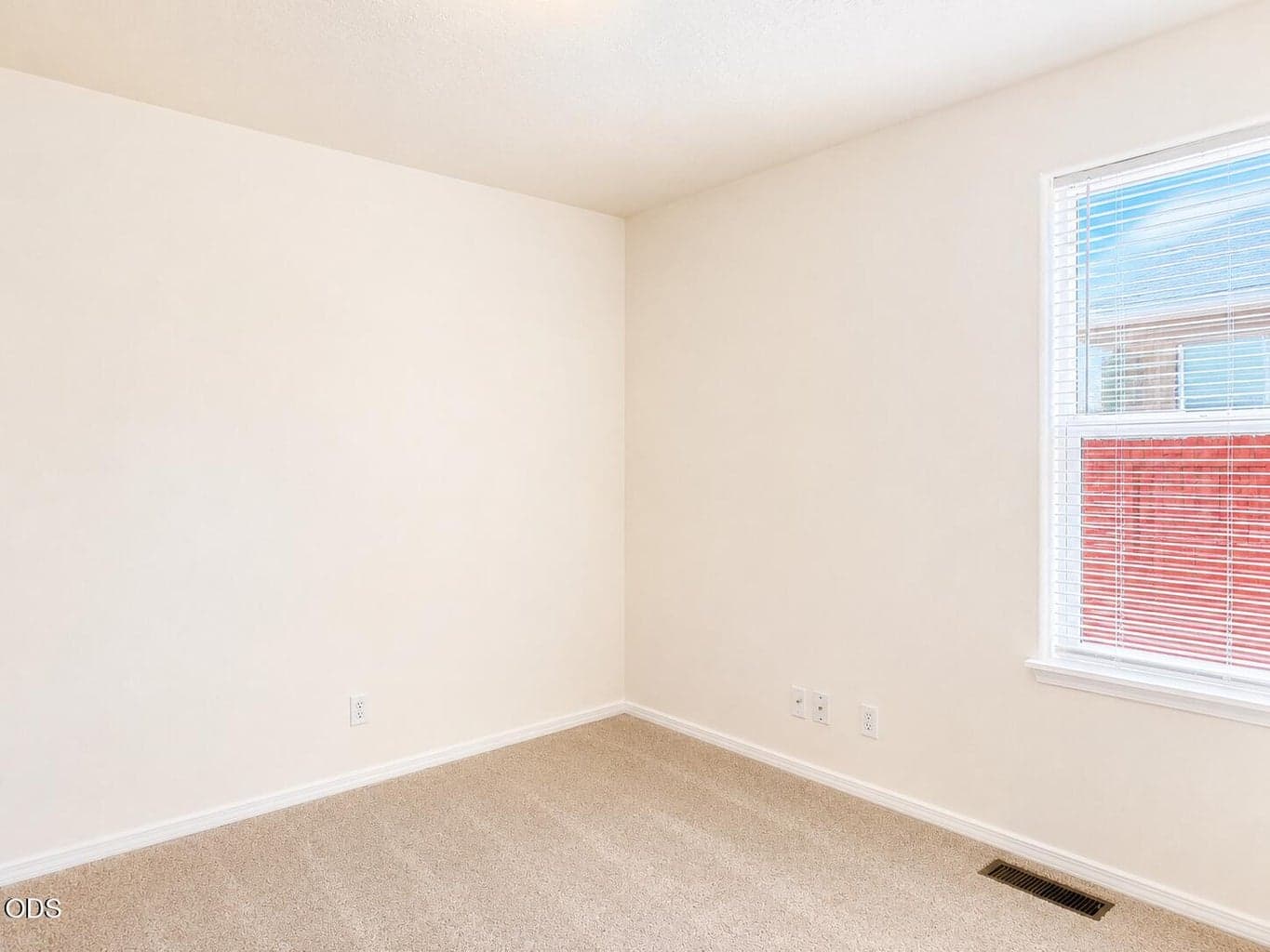 Photo of 758 NE Sandstone Court 13 of 16