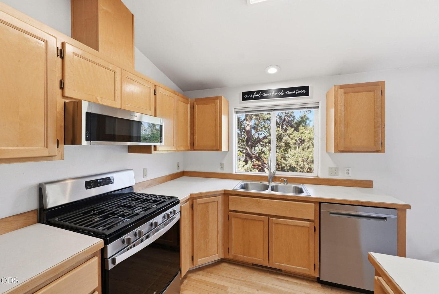 Photo of 2058 NE Hollow Tree Lane 17 of 41