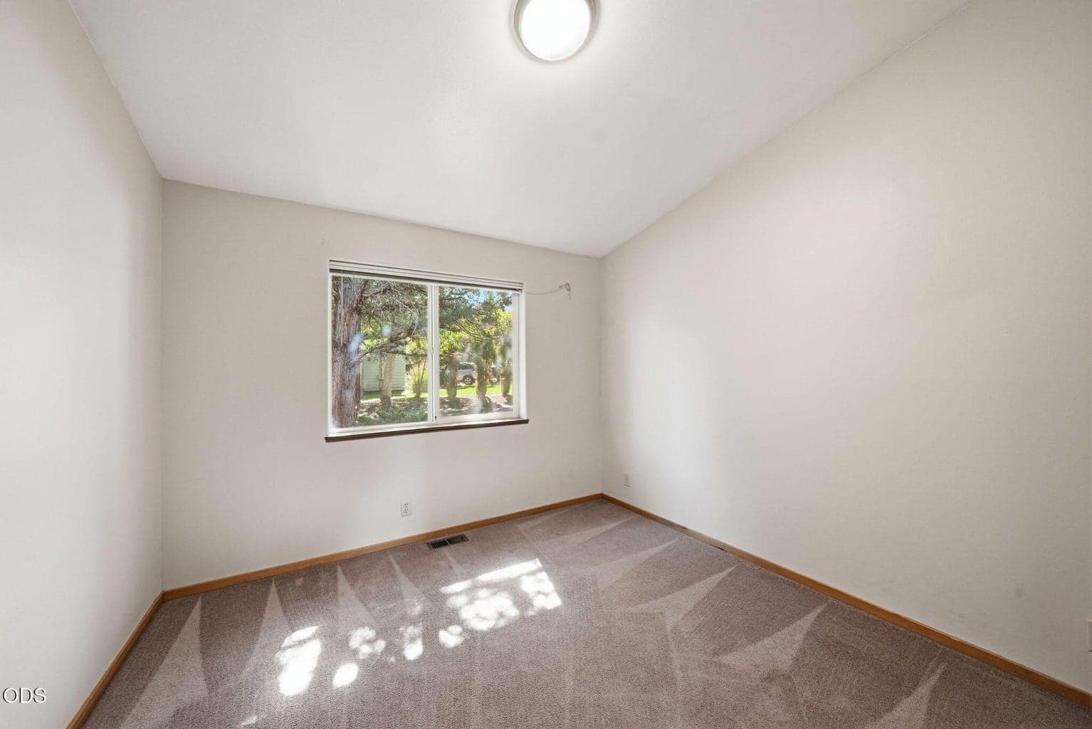 Photo of 2058 NE Hollow Tree Lane 25 of 41