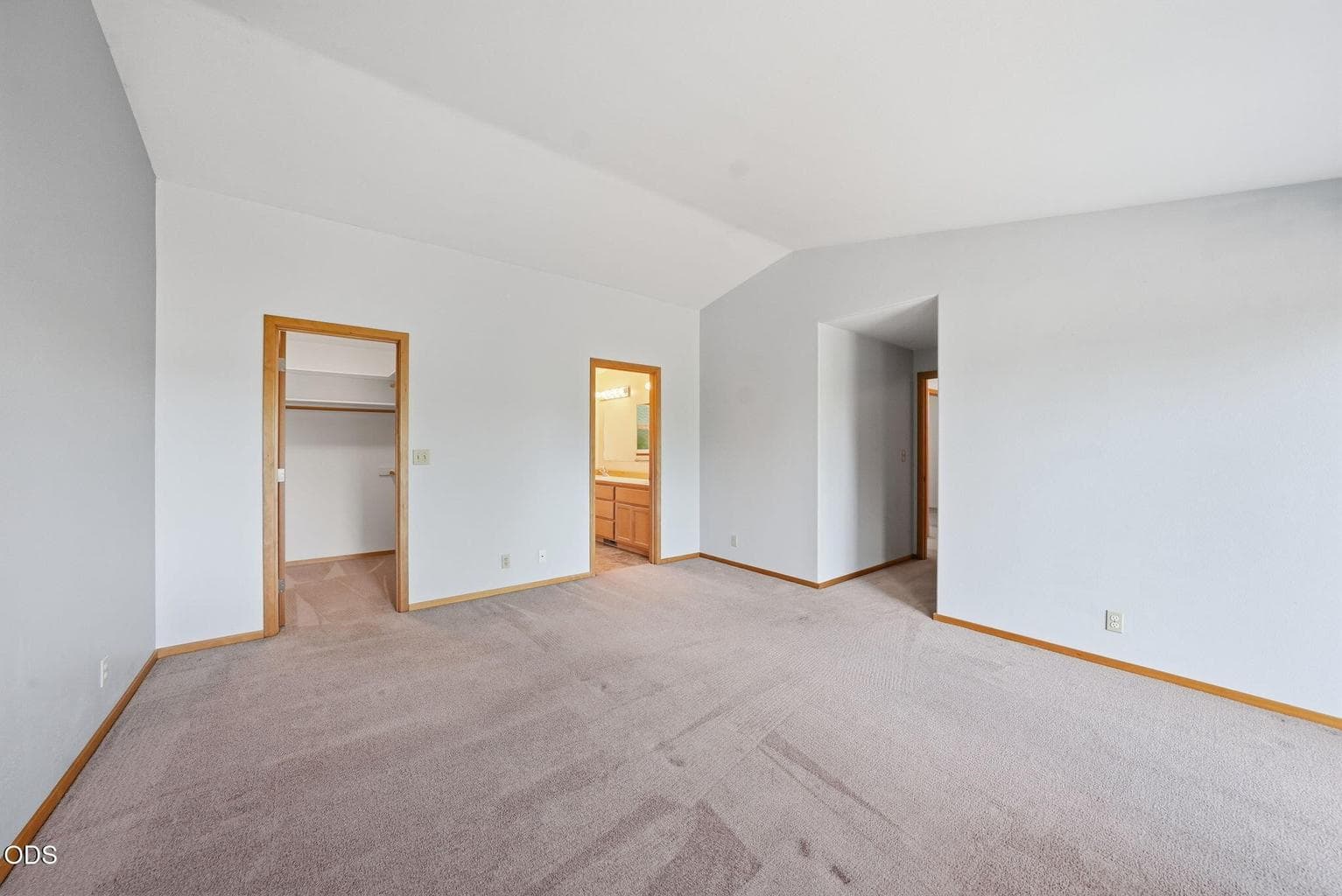 Photo of 2058 NE Hollow Tree Lane 33 of 41