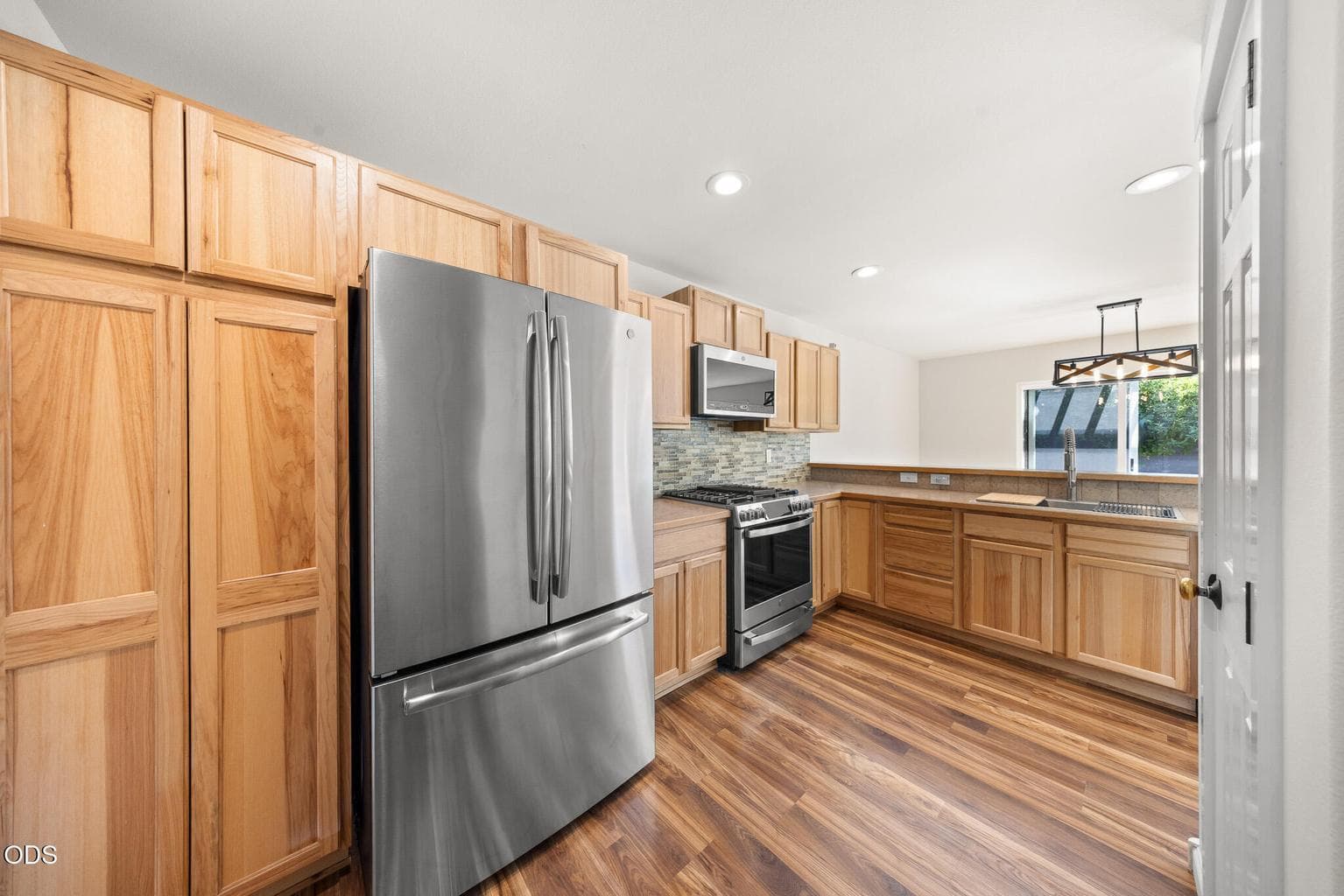 Photo of 654 NE Providence Drive 14 of 40