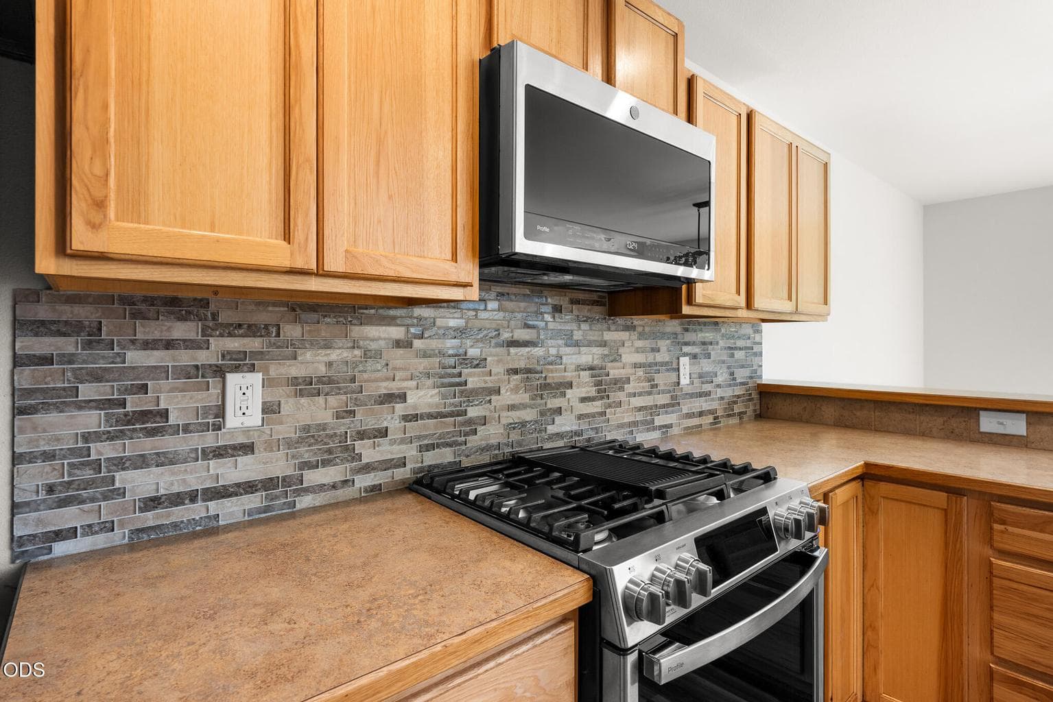 Photo of 654 NE Providence Drive 13 of 40
